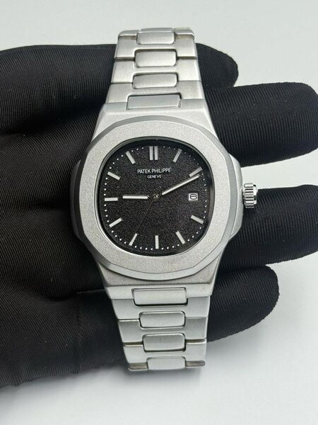 Montre de luxe en acier inoxydable