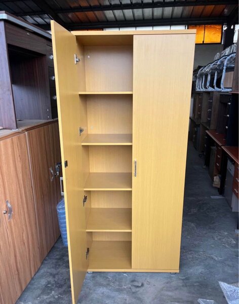 Armoire de rangement en bois