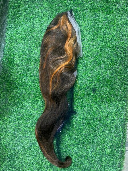 Perruque en cheveux naturels