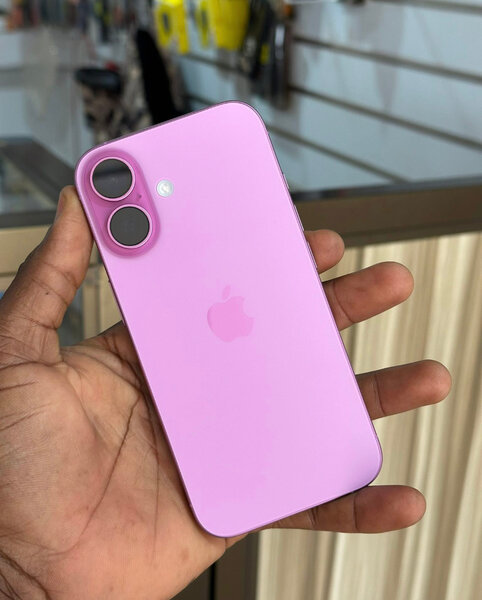 iPhone 14 rose élégant