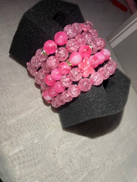 Bracelet en perles roses élégant