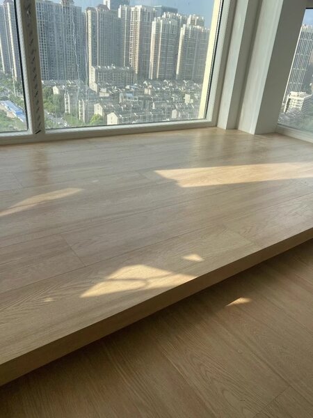 Vinyl flooring self adhesive