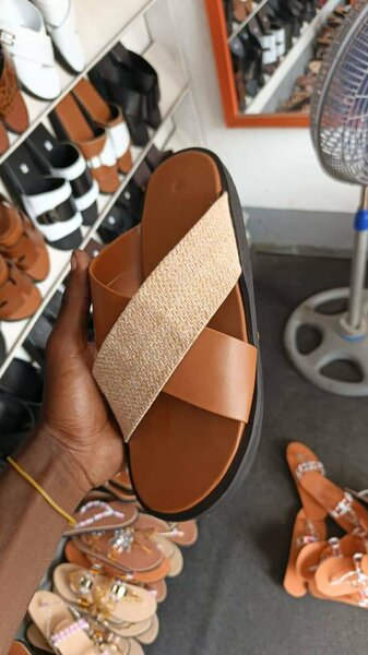 Sandales croisées en cuir