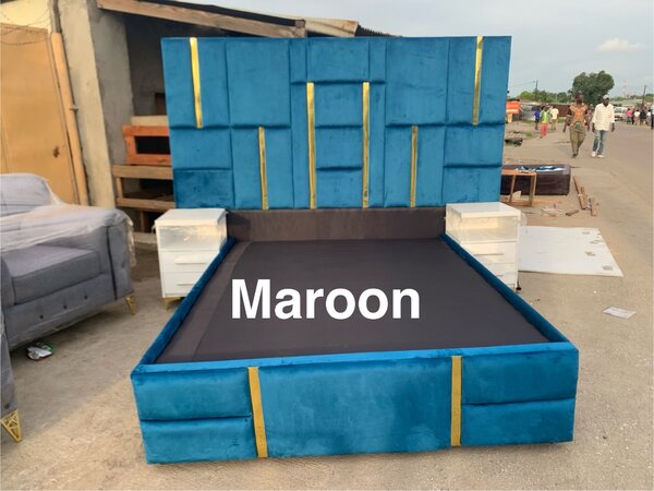 Bed, headboard and side drawers