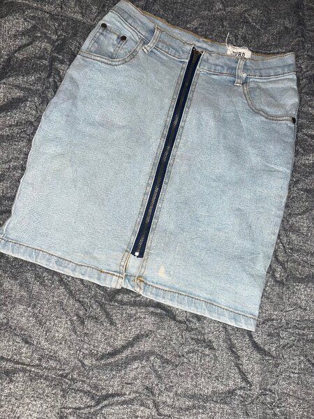 Jupe en jean zippée tendance