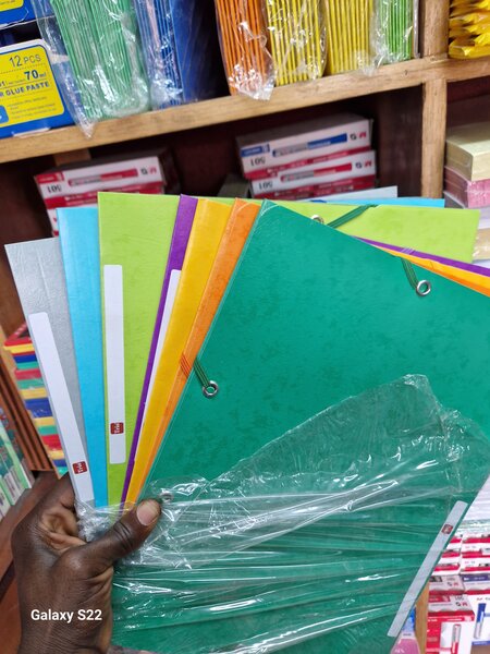 Dossiers multicolores A4