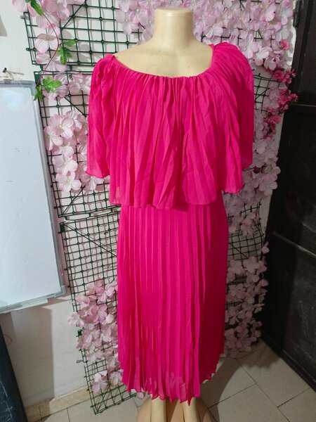 Robe Plissée Fuchsia Élégante