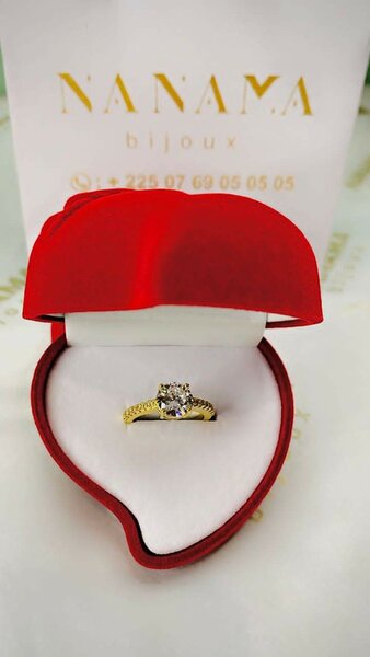 Bague en or élégante avec diamant