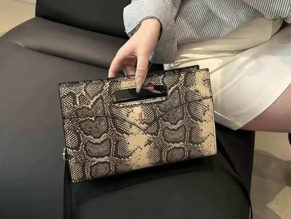 Sac à main en simili serpent