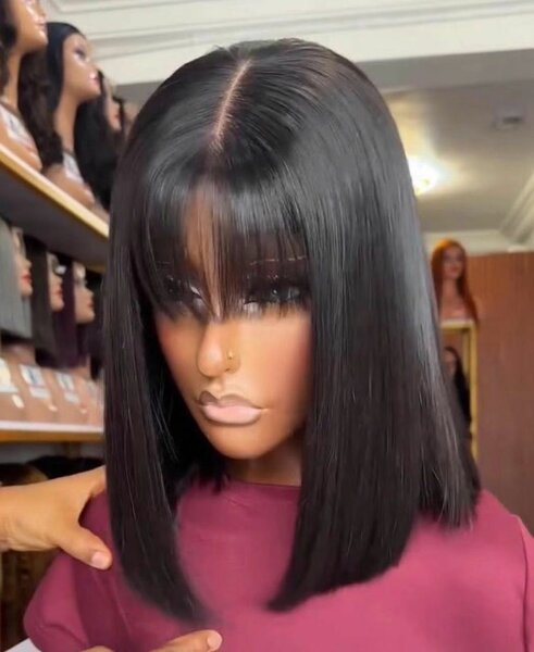 Perruque naturelle avec frange