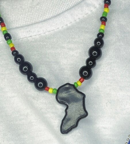 Collier pendentif Afrique perles