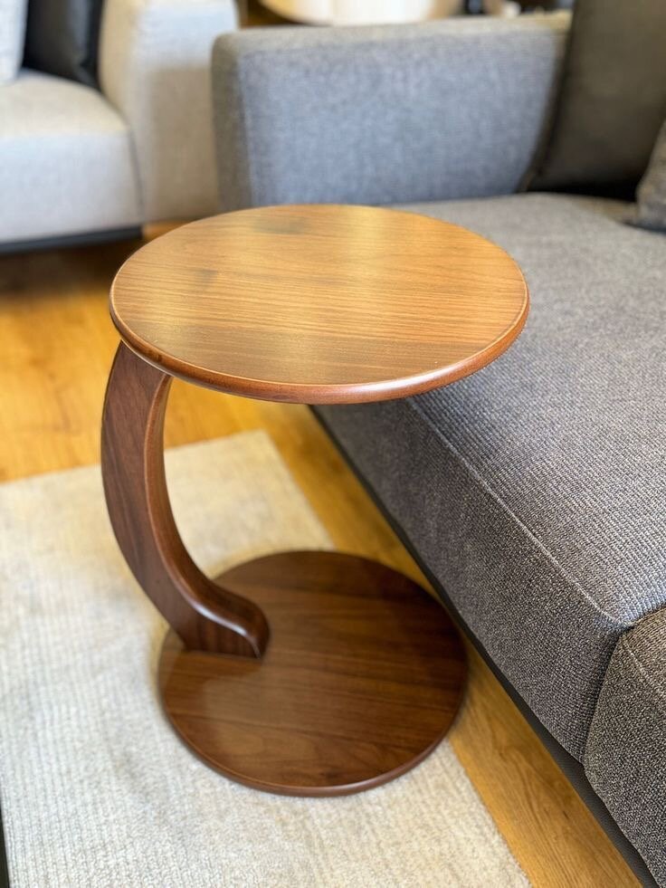 Table d'appoint en bois élégant