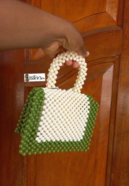 Sac à main en perles vert et blanc