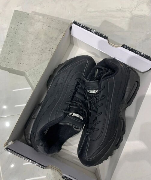 Baskets noires sport tendance