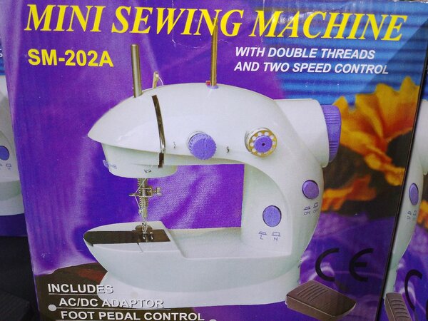 Machine à coudre compacte SM-202A