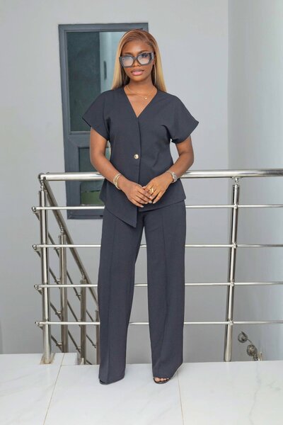 Ensemble pantalon et chemisier gris femme