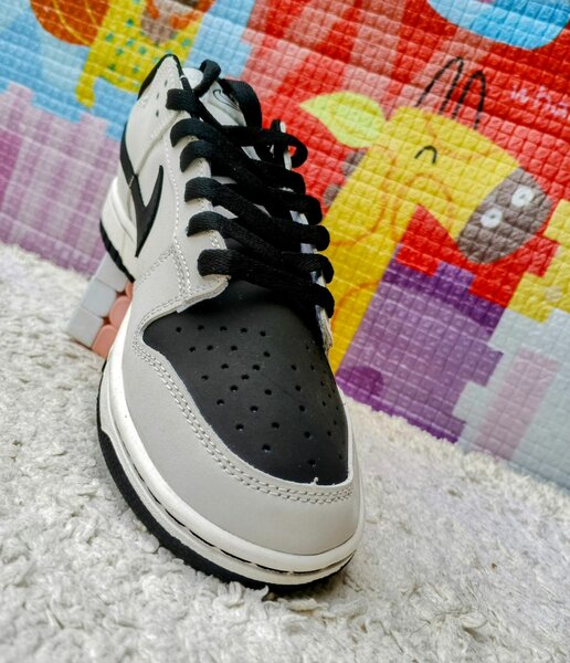 Sneakers Nike Gris et Noir