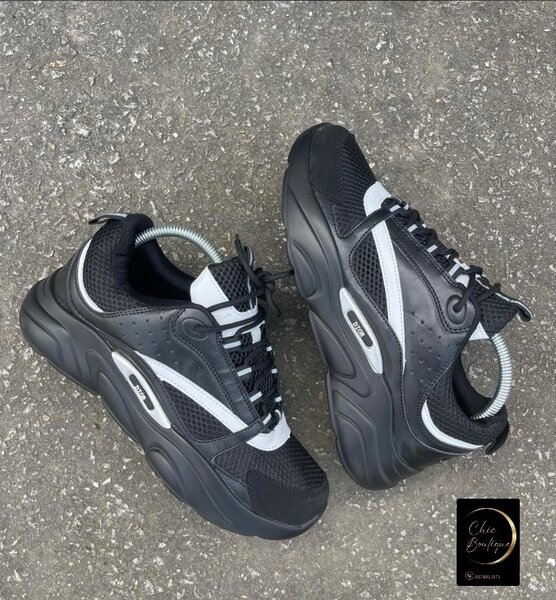 Baskets Dior avec carton