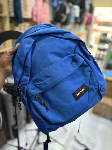 Sac à dos bleu Eastpak résistant