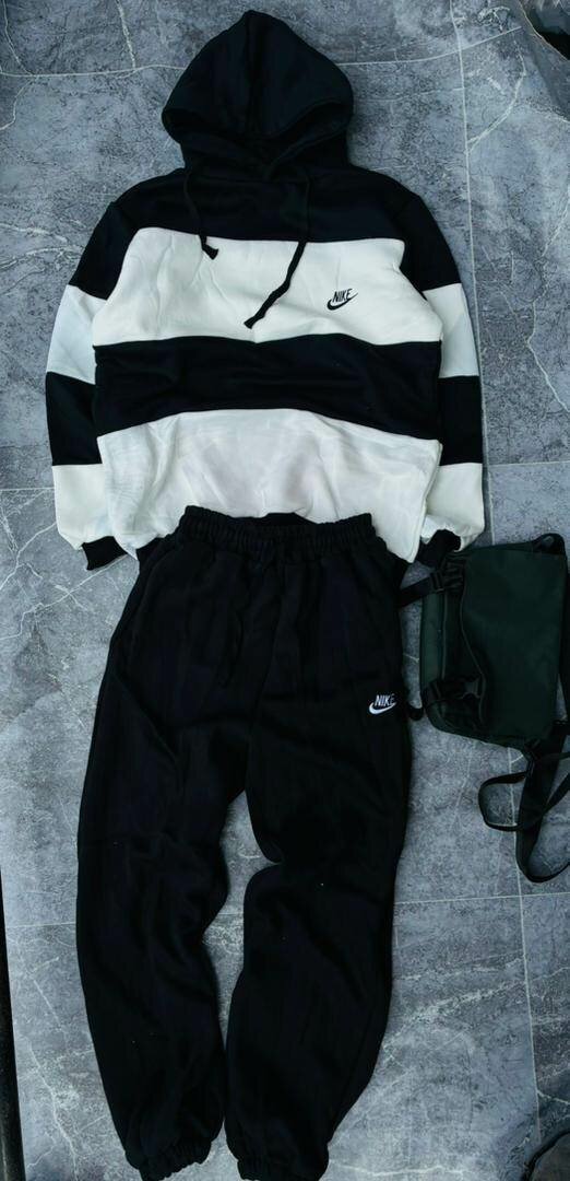 Ensemble de survêtement moderne