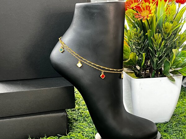 Chaine au pied trèfle a 4 feuilles