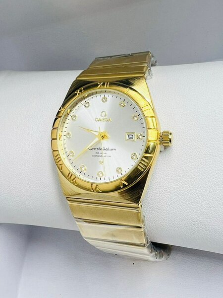 Montre de luxe disponible ici