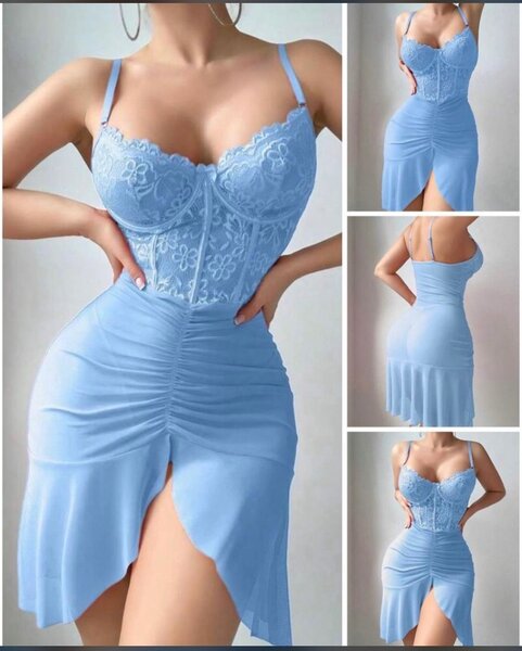 Robe moulante en dentelle bleue