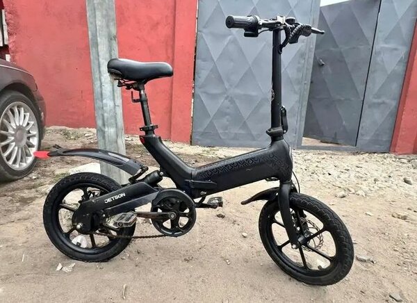 Vélo pliant compact urbain
