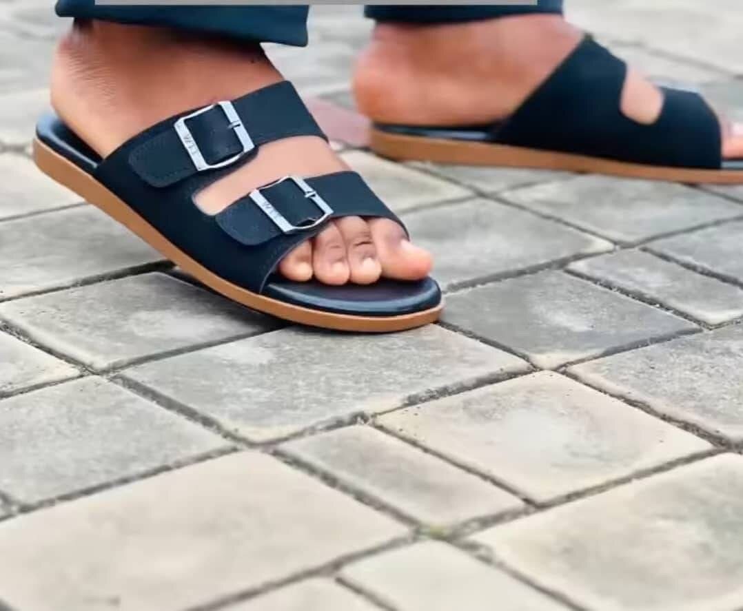 Sandales en cuir à double boucle