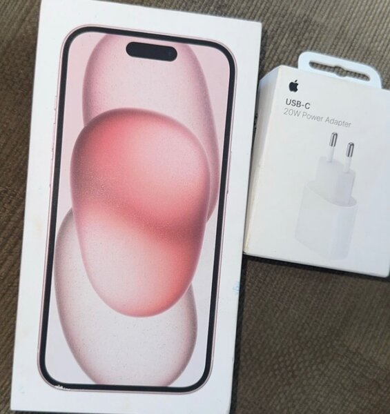 iPhone 15  rose , 128 gigas .