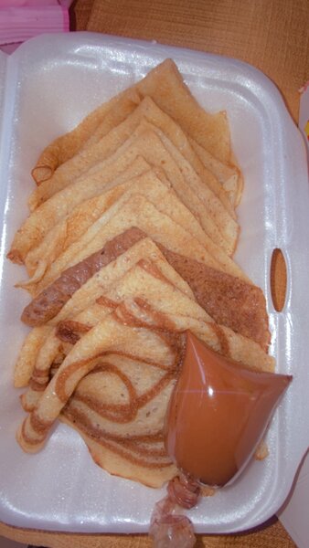 La moyenne  boxe de crêpes au Nutella