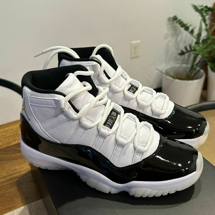 JORDAN 11 RETRO