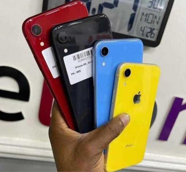 Apple iPhone XR (64GB)