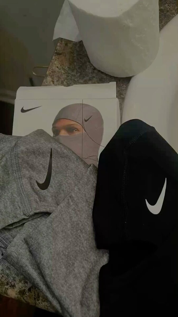 Nike Pro Therma-FIT Hood