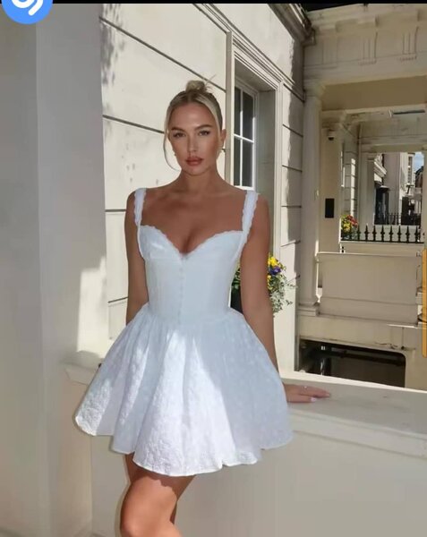 Robe Blanche Évasée Élégante