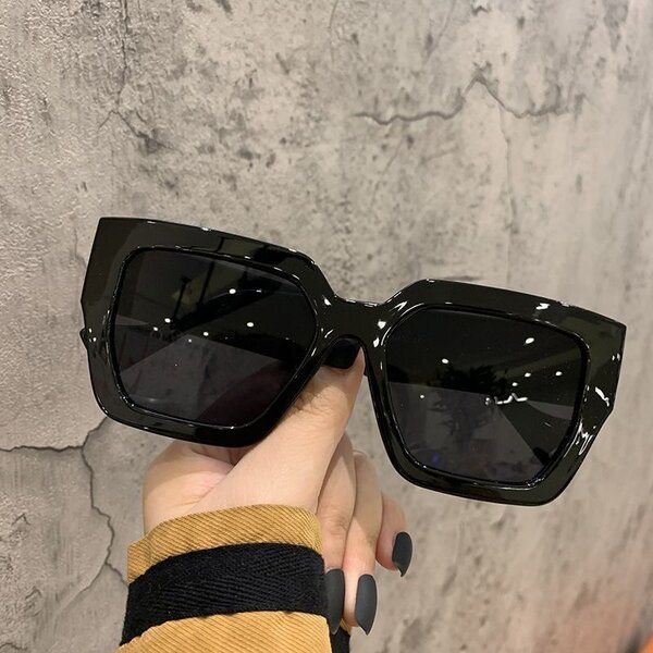 Lunettes de soleil carrées noires