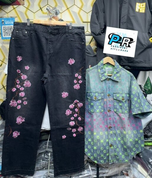 Jean et chemise avec motifs