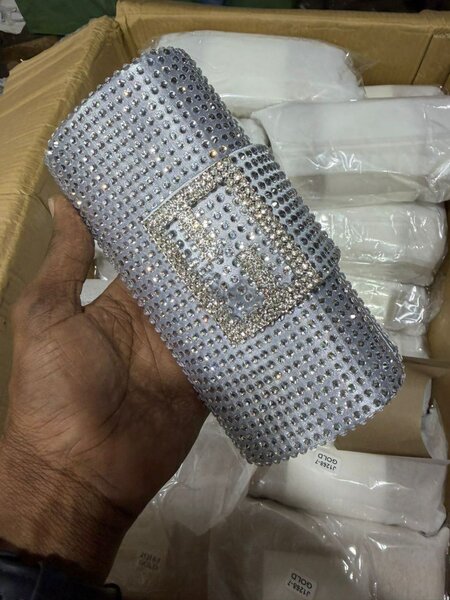 Clutch en strass chic