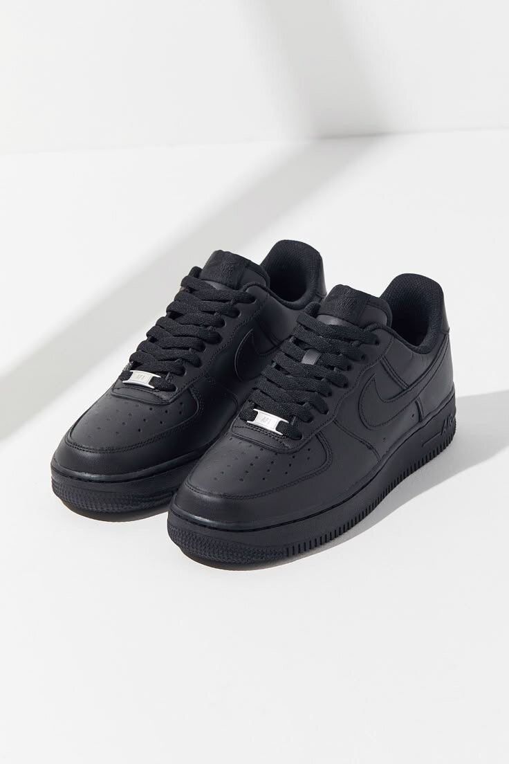 Chaussures Nike Air Force 1 noires