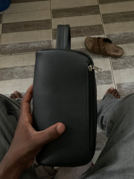 Sac bandoulière noir compact