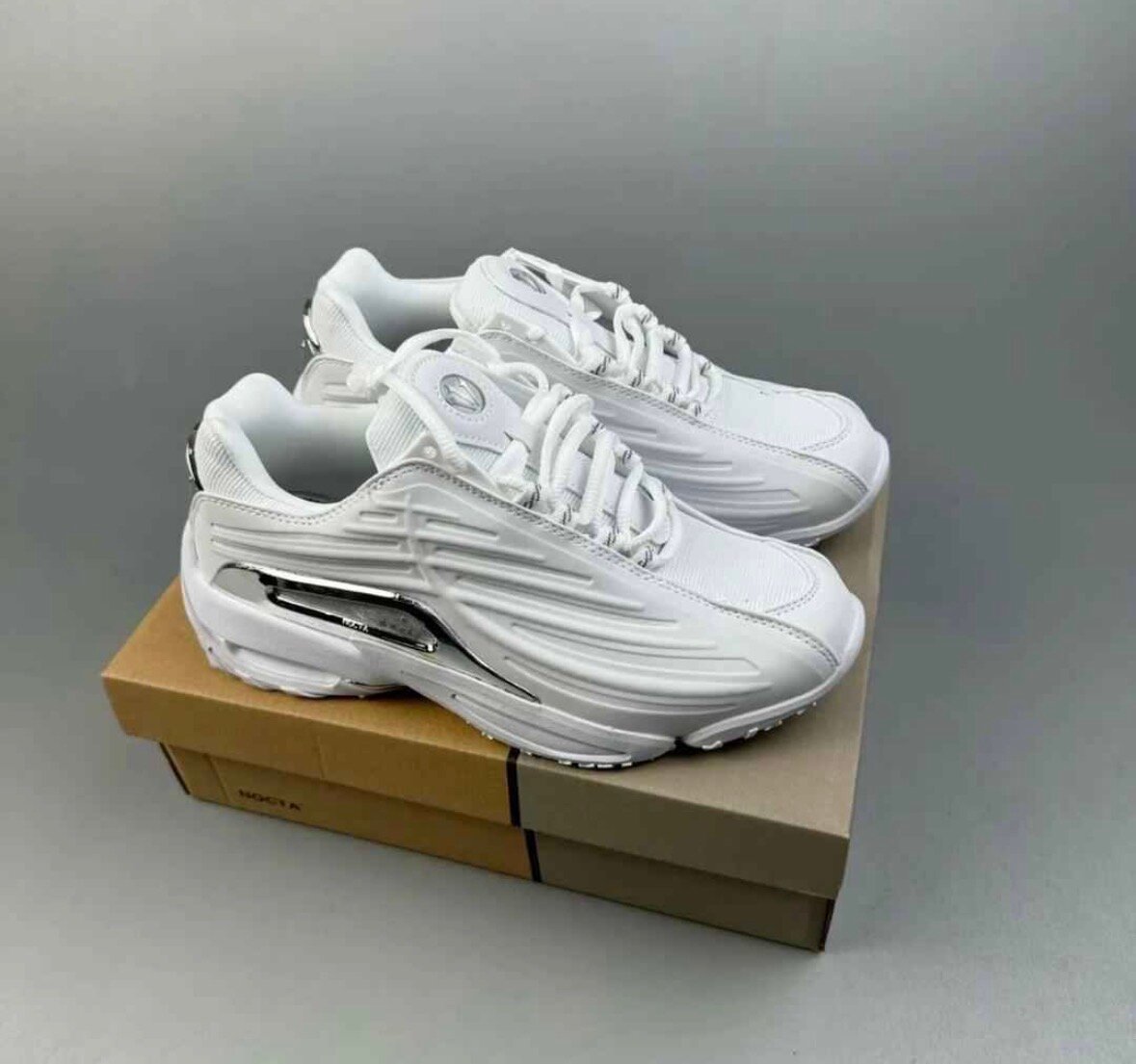 Baskets blanches modernes