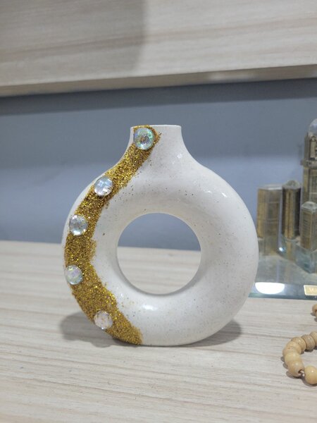 Vase décoratif en céramique blanc