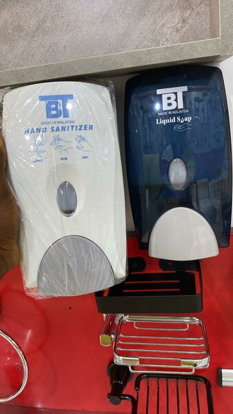 Manual soap dispenser