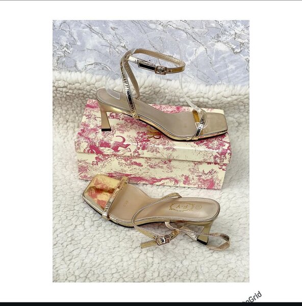 Classy heel available in size 41-¢150