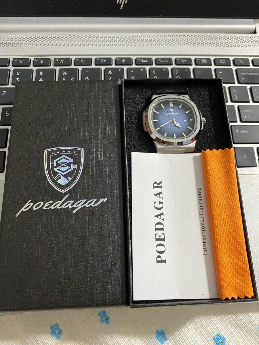 Montre en acier inoxydable moderne