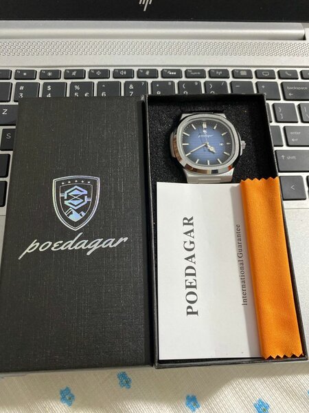 Montre en acier inoxydable moderne