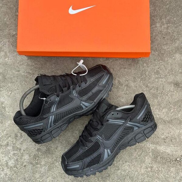 Baskets légères de sport noires