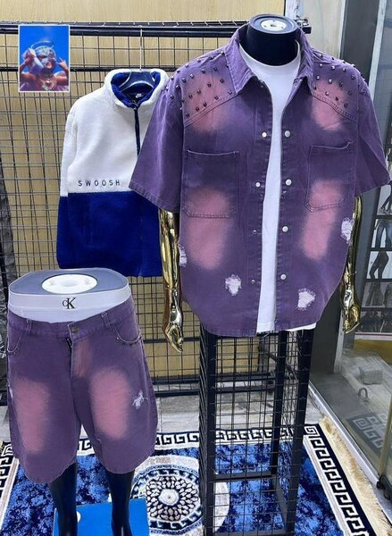 Chemise violette déchirée pour homme