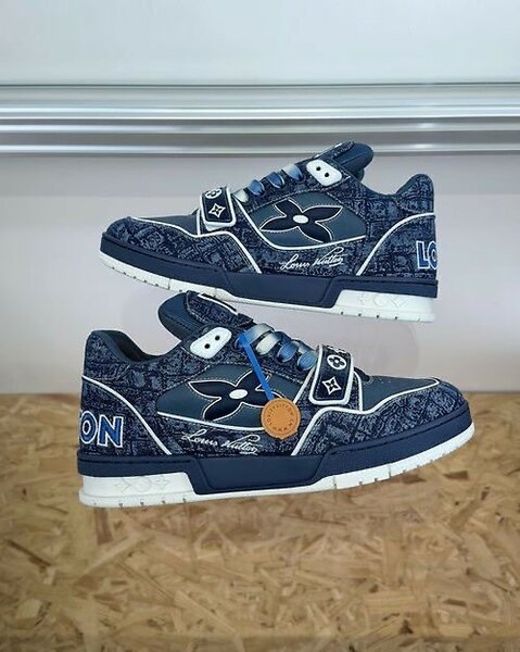LOUIS VUITTON SNEAKER
