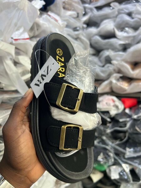 Sandales Zara à boucle homme